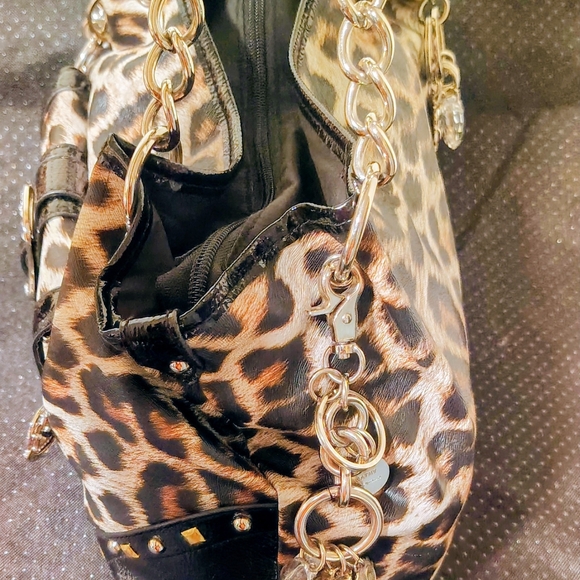 Chic Cheetah Print Shoulder Bag with Chain Straps - Picture 2 of 7